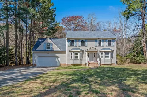 6972 Tracey Ct, Gloucester, VA 23061