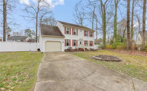 805 Mowbry Ct, Chesapeake, VA 23322