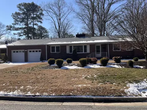 113 Crittenden Ln, Newport News, VA 23606