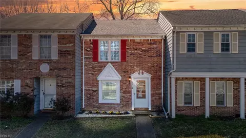909 Captains Ct, Chesapeake, VA 23320