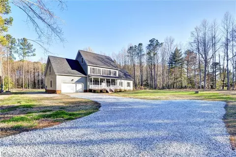 8640 Croaker Rd, Williamsburg, VA 23188