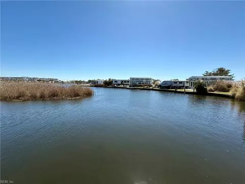 3665 Sandpiper Rd #95, Virginia Beach, VA 23456