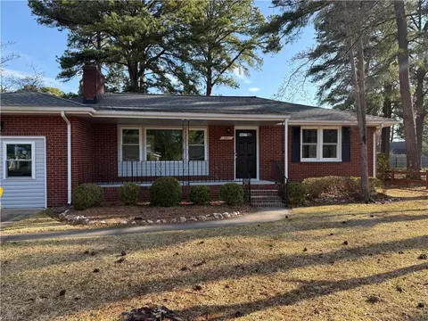 2320 Delwood Rd, Chesapeake, VA 23323