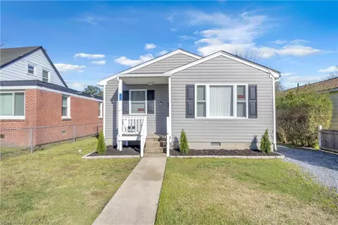 302 Saint James Ave, Suffolk, VA 23434