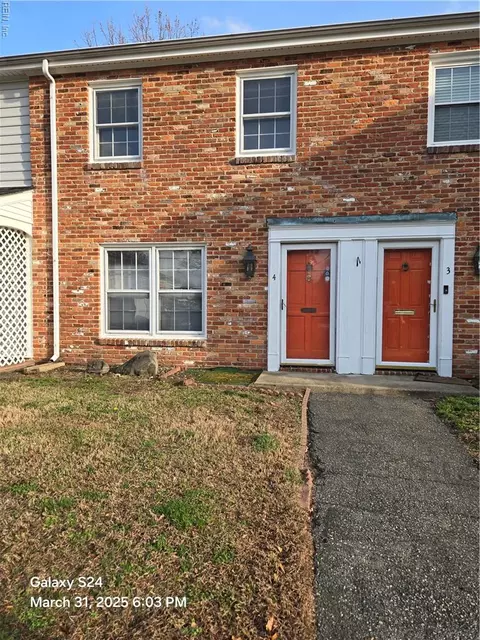 4 Towne Square Dr, Newport News, VA 23607