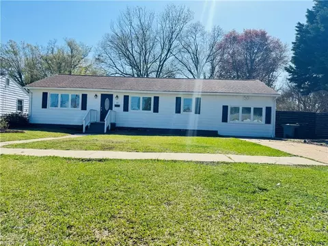 35 Ambrose Ln, Hampton, VA 23663