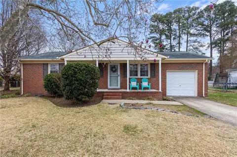 1025 Sharon Dr, Chesapeake, VA 23320