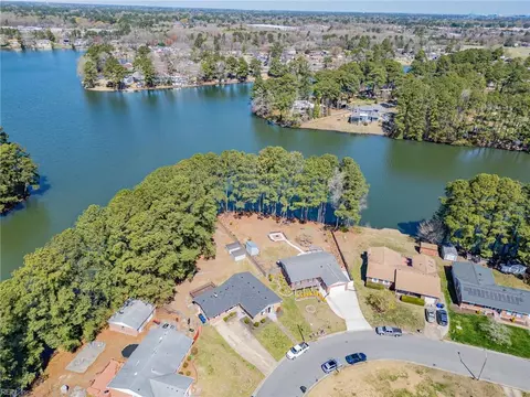 1214 Lakeview Dr, Portsmouth, VA 23701