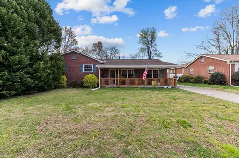 48 Longwood Dr, Hampton, VA 23669