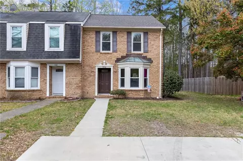 336 Middle Oaks Dr, Chesapeake, VA 23322