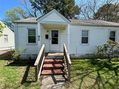 42 Laurel Dr, Hampton, VA 23669