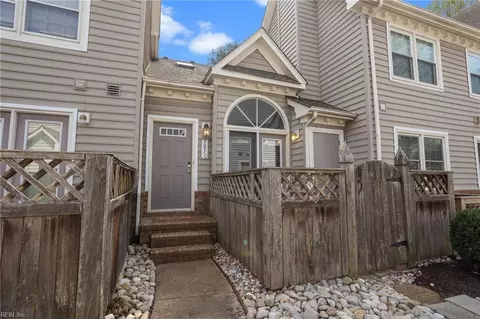 701 New River Ct #C, Chesapeake, VA 23320