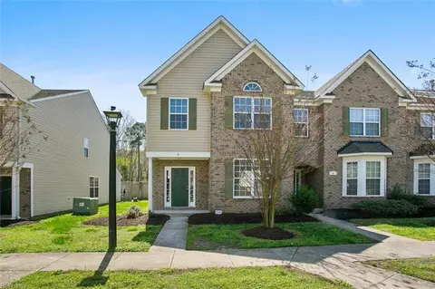 8 Musket Ln, Hampton, VA 23666