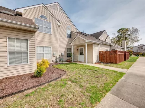 104 Kensington Pl, Yorktown, VA 23693