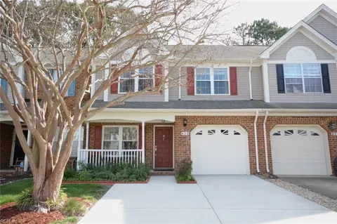 823 S Lake Cir, Chesapeake, VA 23322