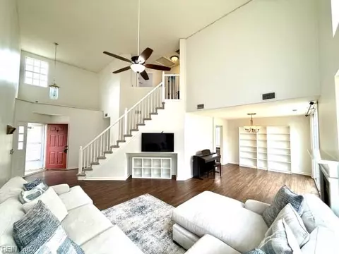517 Bridge Dr, Chesapeake, VA 23322