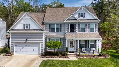 229 Dunway Ln, Chesapeake, VA 23323
