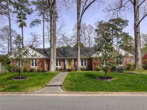 3217 Meadowbrook Ln, Chesapeake, VA 23321