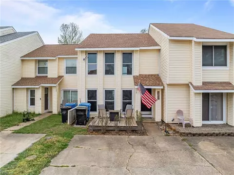 725 Woodbox Dr, Virginia Beach, VA 23462