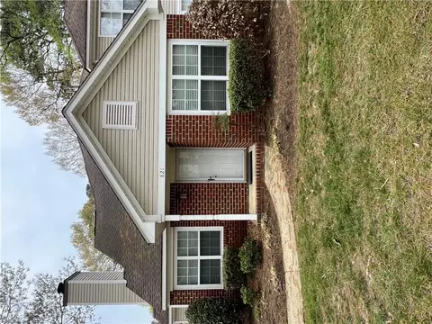 821 Masters Trl, Newport News, VA 23602