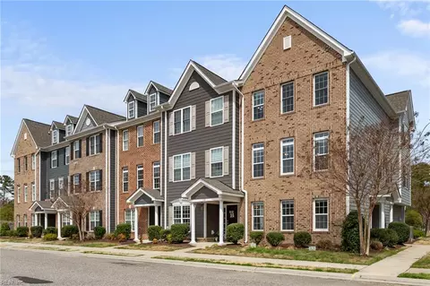 126 Daybeacon St, Yorktown, VA 23692