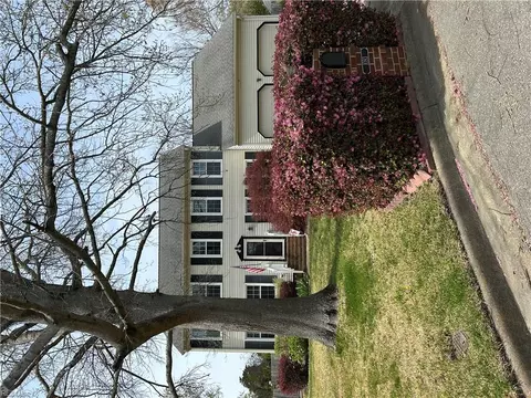 1093 Heatherwood Dr, Virginia Beach, VA 23455