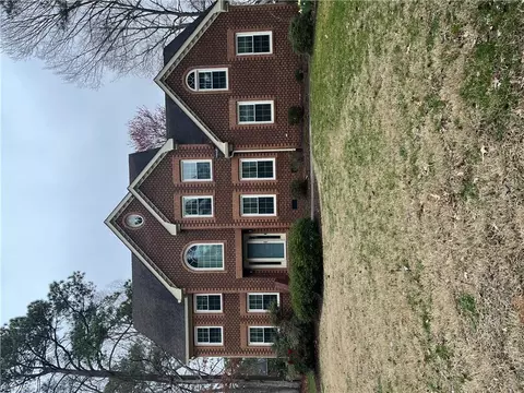 1016 Forest Lakes Dr, Chesapeake, VA 23322