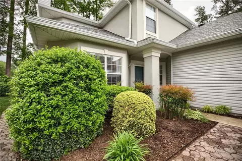 814 E Willow Point Pl, Newport News, VA 23602