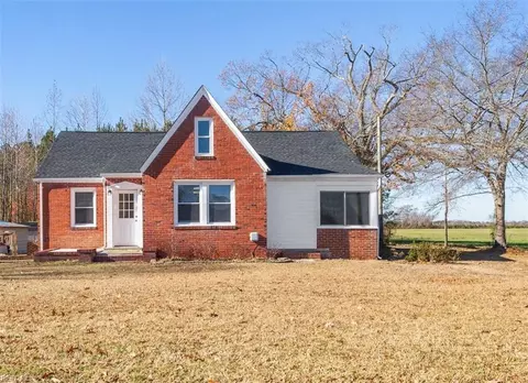 33046 Harvest Dr, Carrsville, VA 23315