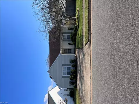 1884 Gershwin Dr, Virginia Beach, VA 23454