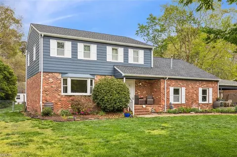 508 York Warwick Dr, Yorktown, VA 23692