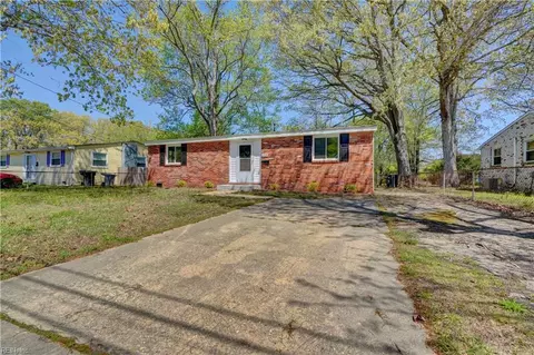 1930 Zinzer Rd, Hampton, VA 23663