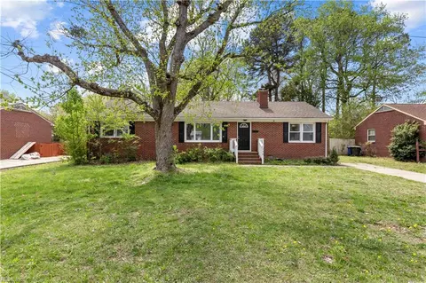 166 Eastwood Dr, Newport News, VA 23602