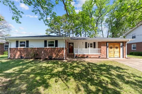 213 Shadywood Dr, Newport News, VA 23602