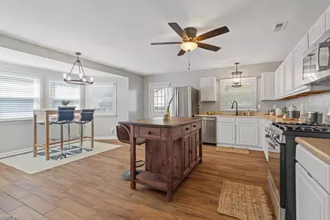 1022 Beach View St, Norfolk, VA 23503