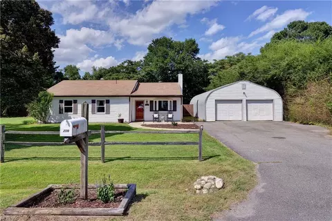 206 Highfield Dr, Toano, VA 23168