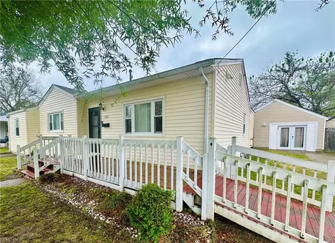 1633 King Williams Rd, Virginia Beach, VA 23455
