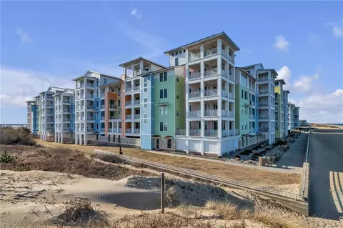 3738 Sandpiper Rd #422B, Virginia Beach, VA 23456