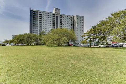 3288 Page Ave #611, Virginia Beach, VA 23451
