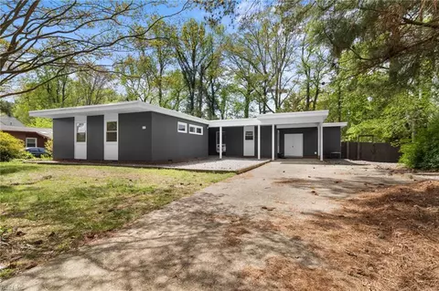11 Wakefield Rd, Newport News, VA 23606