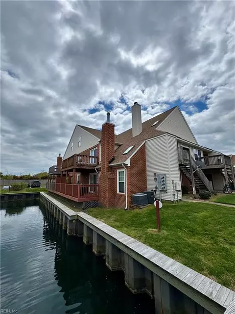 5128 Walkers Grant Ln, Virginia Beach, VA 23455