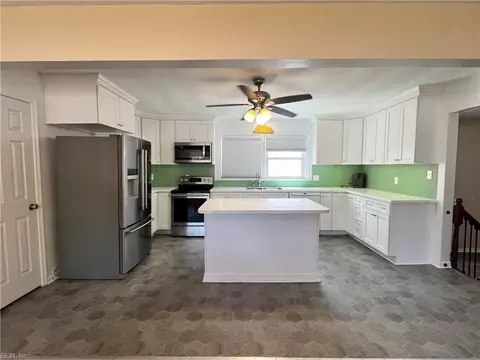 1 Autumn Lane Ln, Hampton, VA 23669