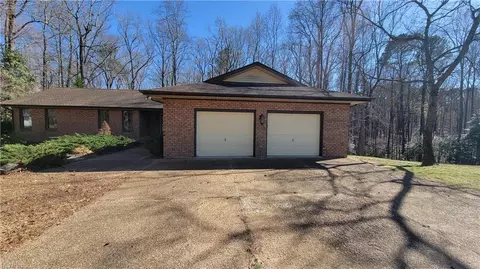 209 Laurel Ln, Smithfield, VA 23430