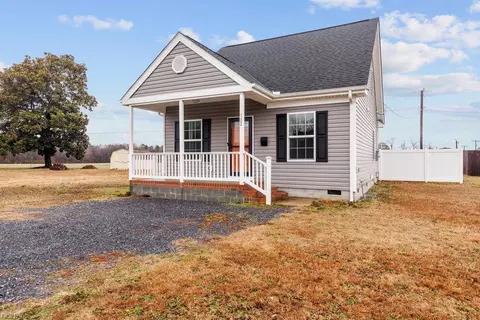 122 Birch Ln, Suffolk, VA 23432