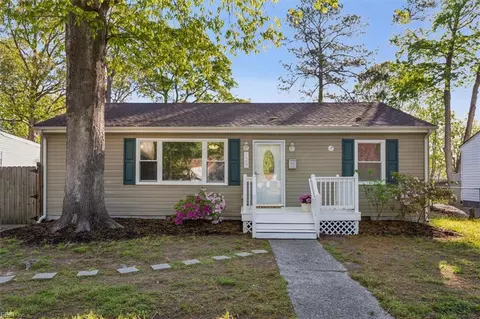 125 Rosewood Dr, Hampton, VA 23669