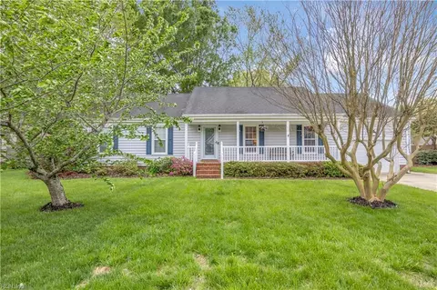 525 Royal Grant Dr, Chesapeake, VA 23322