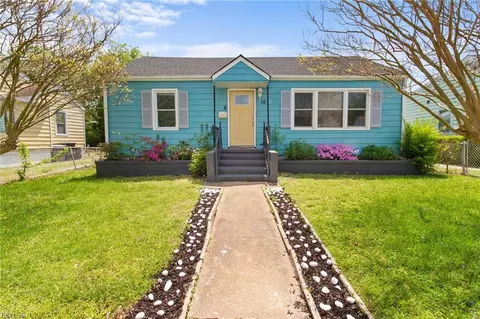 16 Clayton Dr, Hampton, VA 23669