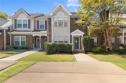 844 S Lake Cir, Chesapeake, VA 23322