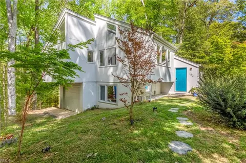 102 Cedar Ct, Williamsburg, VA 23185