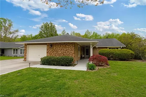 813 Arondale Cres, Chesapeake, VA 23320